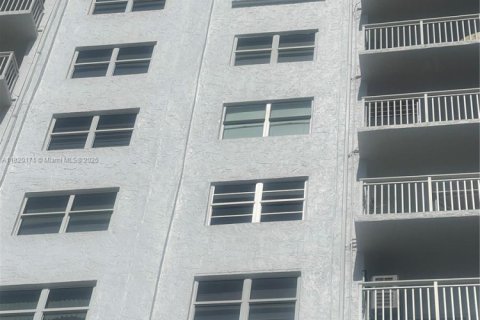 Condominio en venta en Fort Lauderdale, Florida, 1 dormitorio, 60.11 m2 № 1961674 - foto 1