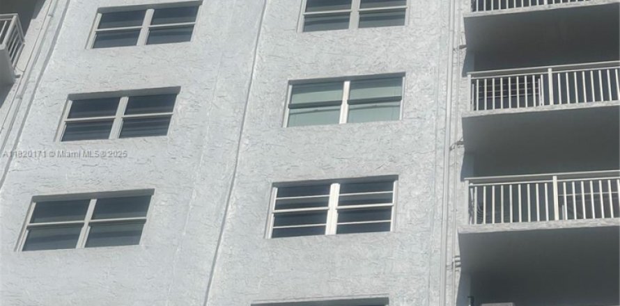 Condominio en Fort Lauderdale, Florida, 1 dormitorio № 1961674