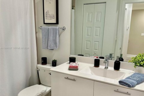Copropriété à vendre à Doral, Floride: 3 chambres, 132.39 m2 № 2028696 - photo 23
