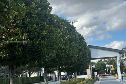 Copropriété à vendre à Doral, Floride: 3 chambres, 132.39 m2 № 2028696 - photo 15