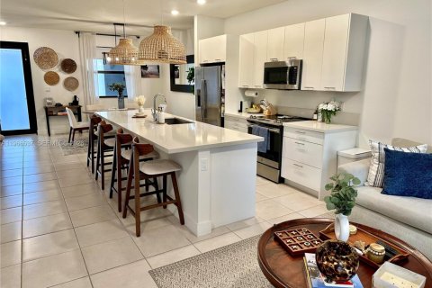 Copropriété à vendre à Doral, Floride: 3 chambres, 132.39 m2 № 2028696 - photo 3