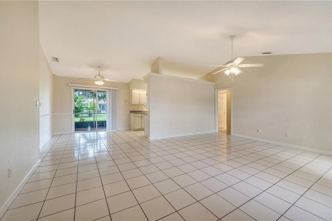 Villa ou maison à vendre à North Port, Floride: 3 chambres, 138.52 m2 № 2098038 - photo 4