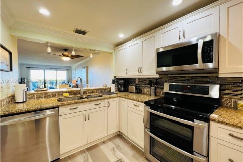 Copropriété à louer à Jensen Beach, Floride: 2 chambres, 111.2 m2 № 2386869 - photo 12