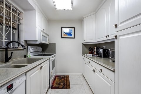 Condominio en alquiler en Boca Raton, Florida, 2 dormitorios, 115.66 m2 № 1993894 - foto 3