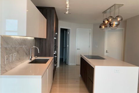 Condo in Miami, Florida, 3 bedrooms  № 2003224 - photo 17