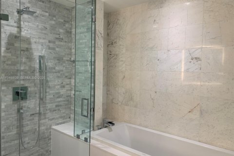 Condo in Miami, Florida, 3 bedrooms  № 2003224 - photo 26