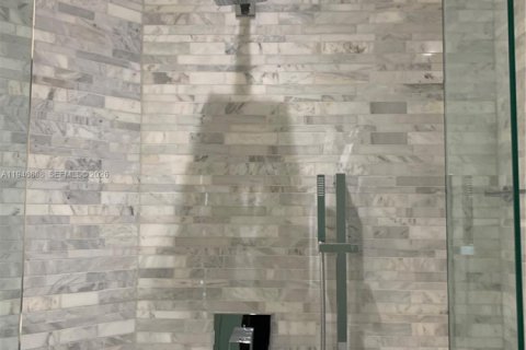 Condo in Miami, Florida, 3 bedrooms  № 2003224 - photo 28