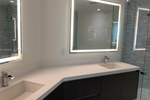 Condo in Miami, Florida, 3 bedrooms  № 2003224 - photo 25