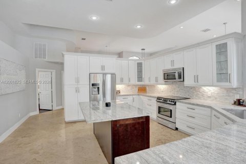 Снять в аренду виллу или дом в Паркленд, Флорида 5 спален, 255.11м2, № 2066350 - фото 8