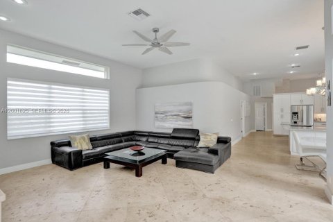 Снять в аренду виллу или дом в Паркленд, Флорида 5 спален, 255.11м2, № 2066350 - фото 13