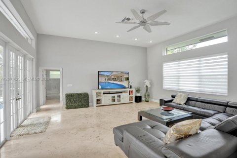 Снять в аренду виллу или дом в Паркленд, Флорида 5 спален, 255.11м2, № 2066350 - фото 11