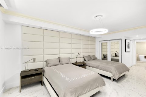Copropriété à vendre à Surfside, Floride: 2 chambres, 140.28 m2 № 2152749 - photo 20
