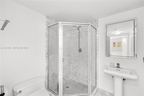 Copropriété à vendre à Surfside, Floride: 2 chambres, 140.28 m2 № 2152749 - photo 16