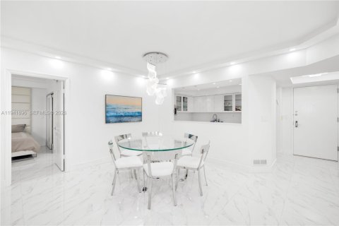 Copropriété à vendre à Surfside, Floride: 2 chambres, 140.28 m2 № 2152749 - photo 9