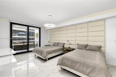 Copropriété à vendre à Surfside, Floride: 2 chambres, 140.28 m2 № 2152749 - photo 17