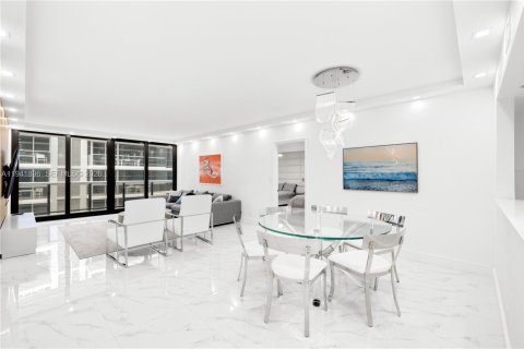 Copropriété à vendre à Surfside, Floride: 2 chambres, 140.28 m2 № 2152749 - photo 5