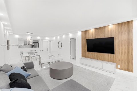 Copropriété à vendre à Surfside, Floride: 2 chambres, 140.28 m2 № 2152749 - photo 14