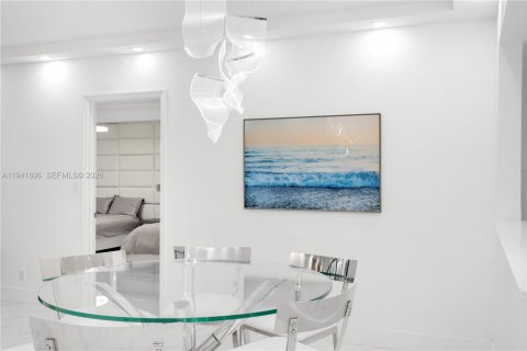 Copropriété à vendre à Surfside, Floride: 2 chambres, 140.28 m2 № 2152749 - photo 8