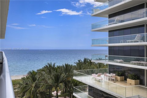 Copropriété à vendre à Surfside, Floride: 2 chambres, 140.28 m2 № 2152749 - photo 1