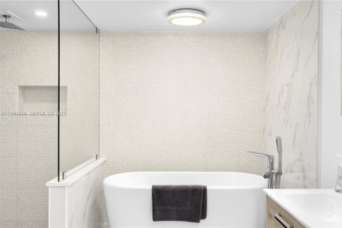 Copropriété à vendre à Surfside, Floride: 2 chambres, 140.28 m2 № 2152749 - photo 26