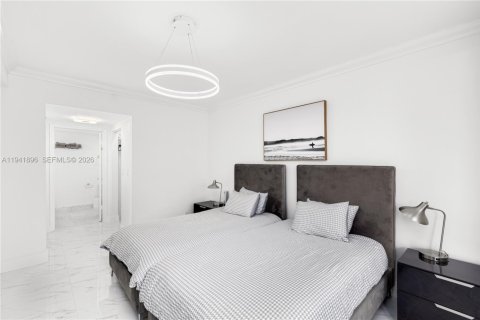 Copropriété à vendre à Surfside, Floride: 2 chambres, 140.28 m2 № 2152749 - photo 29