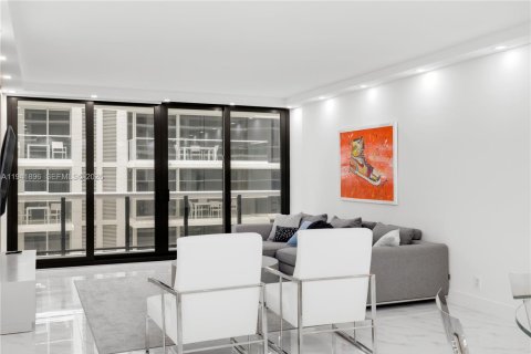 Copropriété à vendre à Surfside, Floride: 2 chambres, 140.28 m2 № 2152749 - photo 11