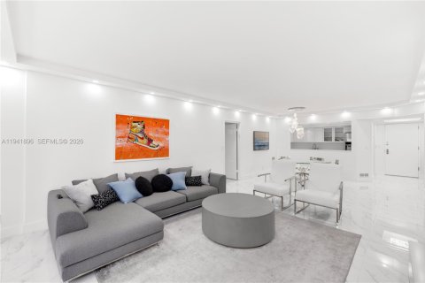 Copropriété à vendre à Surfside, Floride: 2 chambres, 140.28 m2 № 2152749 - photo 15