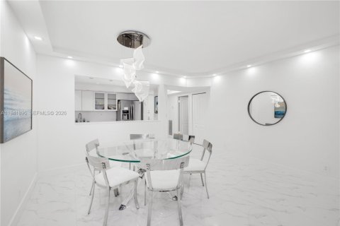 Copropriété à vendre à Surfside, Floride: 2 chambres, 140.28 m2 № 2152749 - photo 7