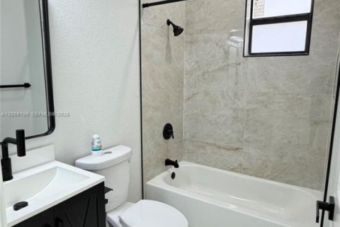 Villa ou maison à vendre à Fort Lauderdale, Floride: 3 chambres, 182.83 m2 № 2176900 - photo 19