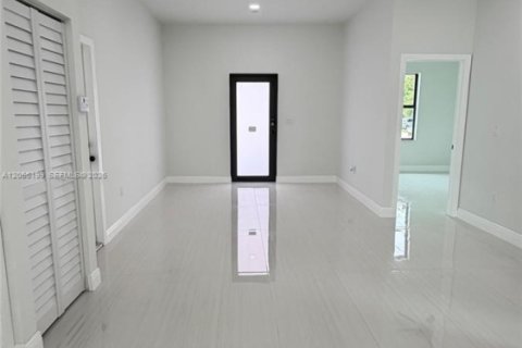 Villa ou maison à vendre à Fort Lauderdale, Floride: 3 chambres, 182.83 m2 № 2176900 - photo 11