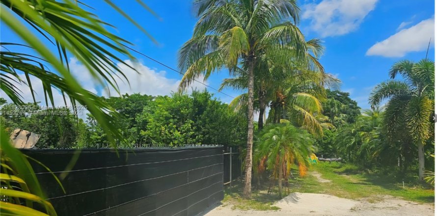 Terreno en Homestead, Florida № 2153751