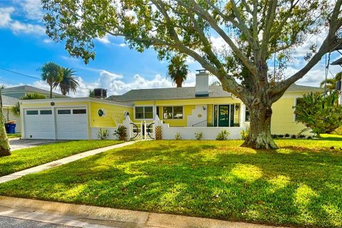 House in Clearwater, Florida 3 bedrooms, 195.65 sq.m. № 2105690