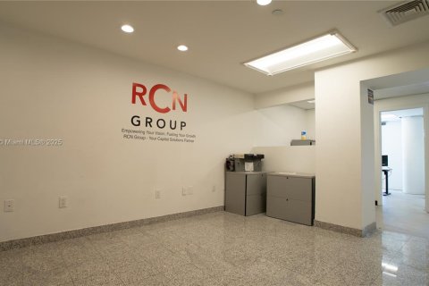 Commercial property in Miami, Florida № 1868249 - photo 6