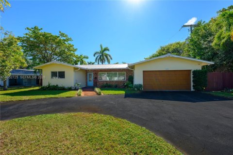 House in Pompano Beach, Florida 3 bedrooms, 172.33 sq.m. № 2008101