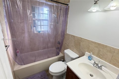 Townhouse in Miami, Florida 3 bedrooms, 133.69 sq.m. № 2042023 - photo 13