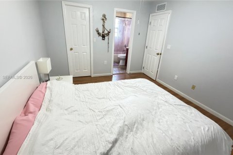 Townhouse in Miami, Florida 3 bedrooms, 133.69 sq.m. № 2042023 - photo 12