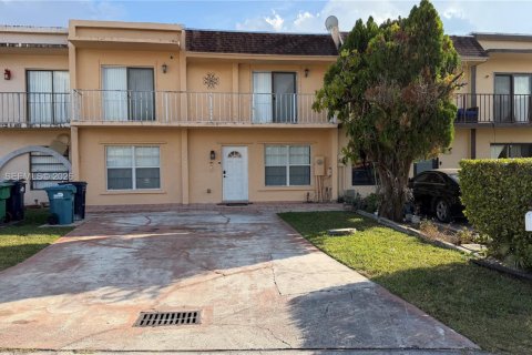 Townhouse in Miami, Florida 3 bedrooms, 133.69 sq.m. № 2042023 - photo 2