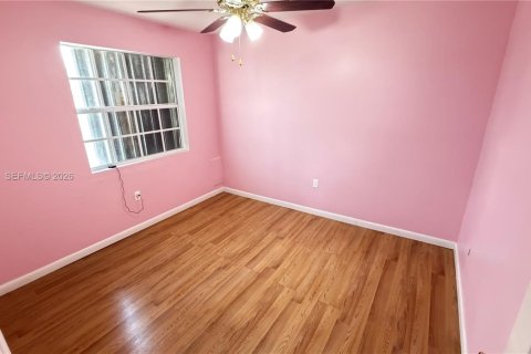 Townhouse in Miami, Florida 3 bedrooms, 133.69 sq.m. № 2042023 - photo 15