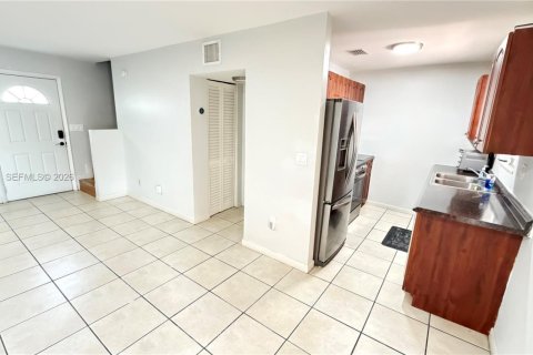 Townhouse in Miami, Florida 3 bedrooms, 133.69 sq.m. № 2042023 - photo 5