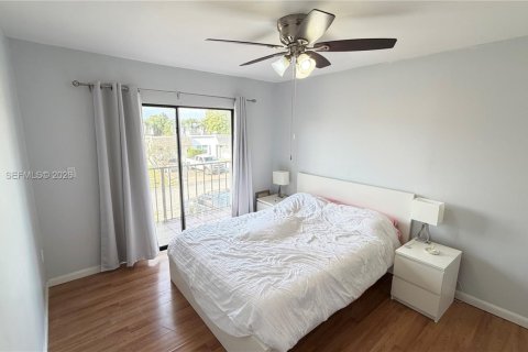 Townhouse in Miami, Florida 3 bedrooms, 133.69 sq.m. № 2042023 - photo 11