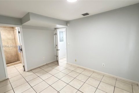 Townhouse in Miami, Florida 3 bedrooms, 133.69 sq.m. № 2042023 - photo 8