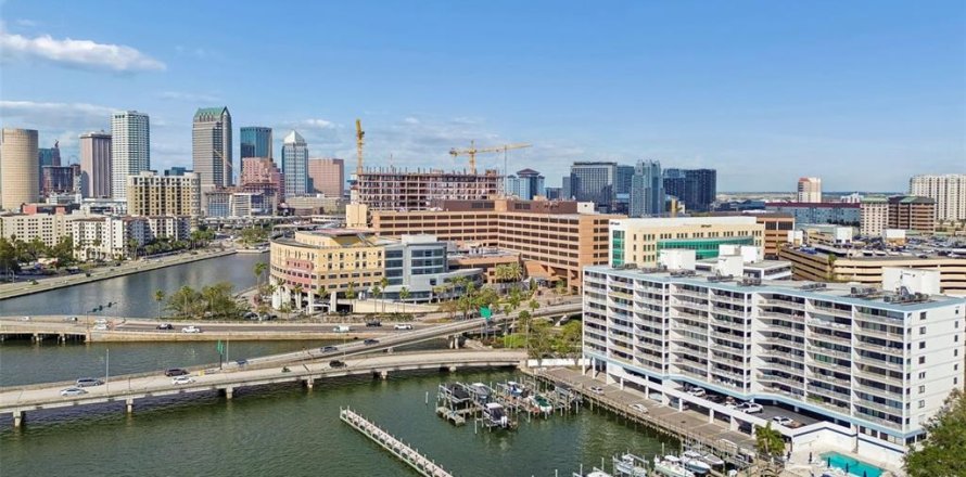 Condominio en Tampa, Florida, 2 dormitorios  № 2135218