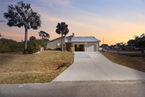 Villa ou maison à Port Charlotte, Floride 3 chambres, 163.42 m2 № 2122247