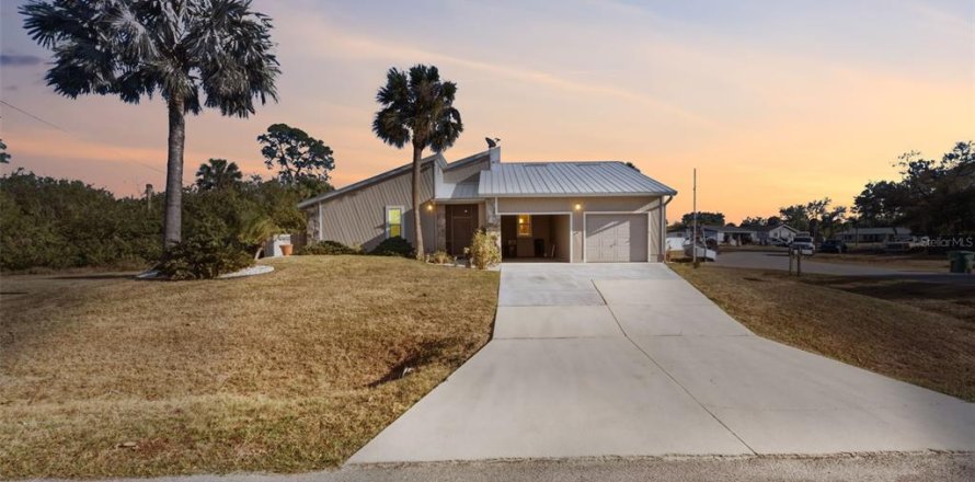 Casa en Port Charlotte, Florida 3 dormitorios, 163.42 m2 № 2122247
