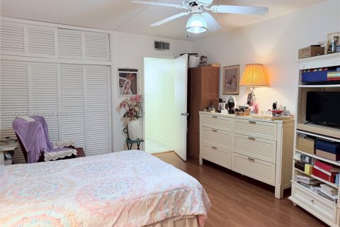 Copropriété à vendre à Bay Harbor Islands, Floride: 1 chambre, 75.25 m2 № 2183828 - photo 15