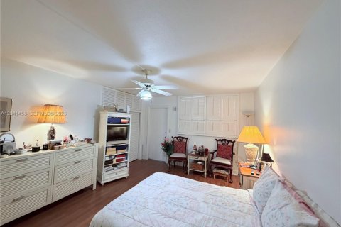 Copropriété à vendre à Bay Harbor Islands, Floride: 1 chambre, 75.25 m2 № 2183828 - photo 12