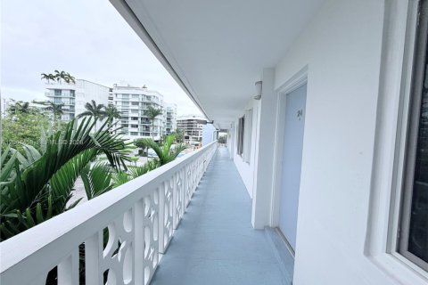 Copropriété à vendre à Bay Harbor Islands, Floride: 1 chambre, 75.25 m2 № 2183828 - photo 17