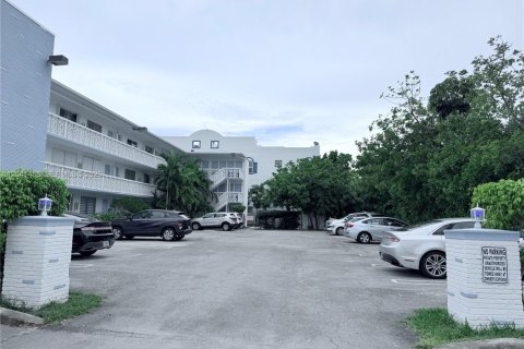 Copropriété à vendre à Bay Harbor Islands, Floride: 1 chambre, 75.25 m2 № 2183828 - photo 24