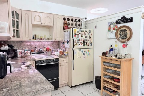 Copropriété à vendre à Bay Harbor Islands, Floride: 1 chambre, 75.25 m2 № 2183828 - photo 7