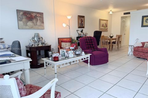 Copropriété à vendre à Bay Harbor Islands, Floride: 1 chambre, 75.25 m2 № 2183828 - photo 3
